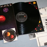 PAUL McCARTNEY - VENUS AND MARS (a) (+ 2 posters) - 