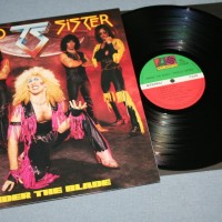 TWISTED SISTER - UNDER THE BLADE - ���������