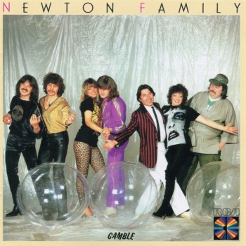 NEOTON FAMILIA (NEWTON FAMILY) - SCERENCSEJATEK (GAMBLE) - 