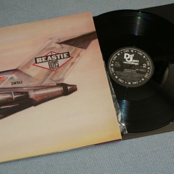 BEASTIE BOYS - LICENSED TO ILL - Меломания