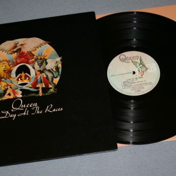 QUEEN - A DAY AT THE RACES (j) - 