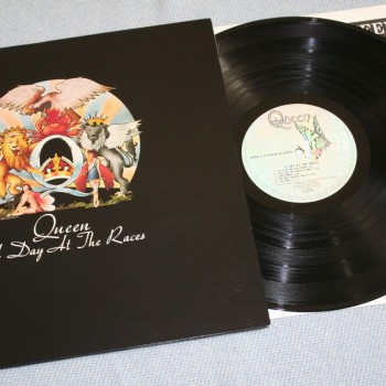 QUEEN - A DAY AT THE RACES - ���������