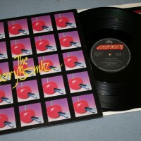 CHERRY BOMBZ - HOT GIRLS IN LOVE (single) - ���������