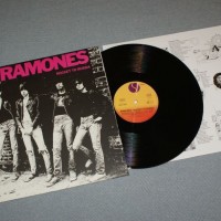 RAMONES - ROCKET TO RUSSIA - 