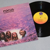 FOCUS - MOVING WAVES - 