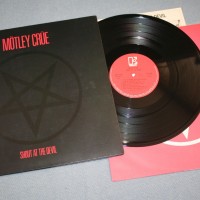 MOTLEY CRUE - SHOUT AT THE DEVIL (j) - 