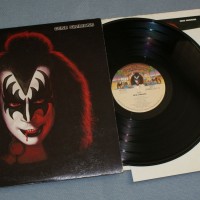 KISS, GENE SIMMONS - GENE SIMMONS (j) - 