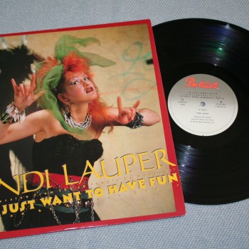 CYNDI LAUPER - GIRLS JUST WANT TO HAVE FUN (single) - 