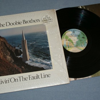 DOOBIE BROTHERS - LIVIN' ON THE FAULT LINE (a) - 